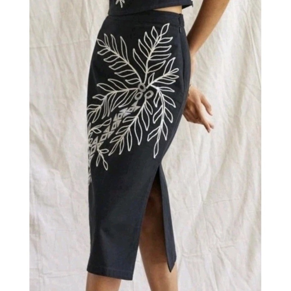 Maeve Anthropologie Embroidered Midi Pencil Skirt Women 6 Black White Artsy